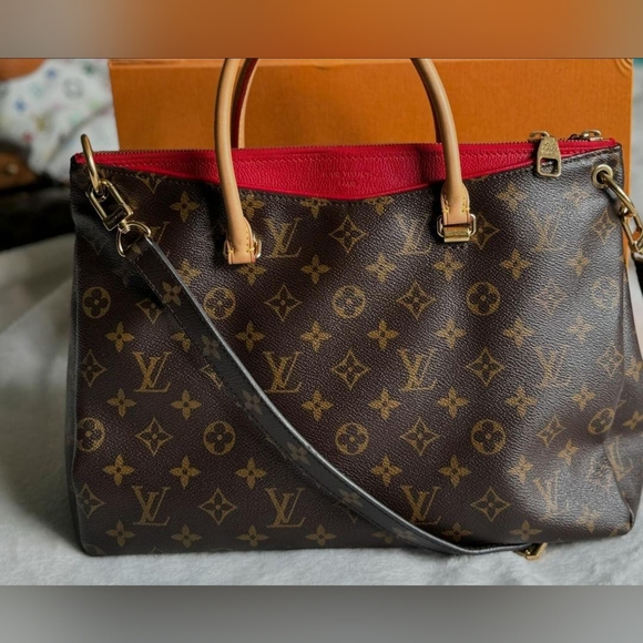 Louis Vuitton Pallas - Picture 2 of 7